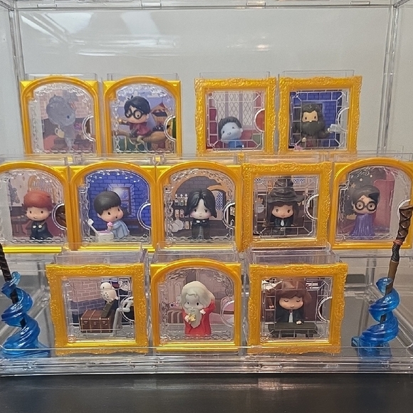 Collectible Harry Potter Figure Set with Display Case - Picture 4 of 8